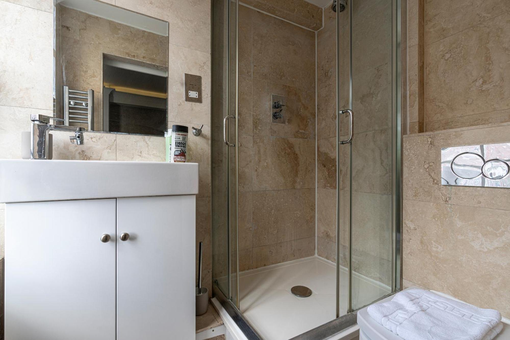 Elegant 3 Bedrooms Near Hyde Park & Oxford St * Лондон