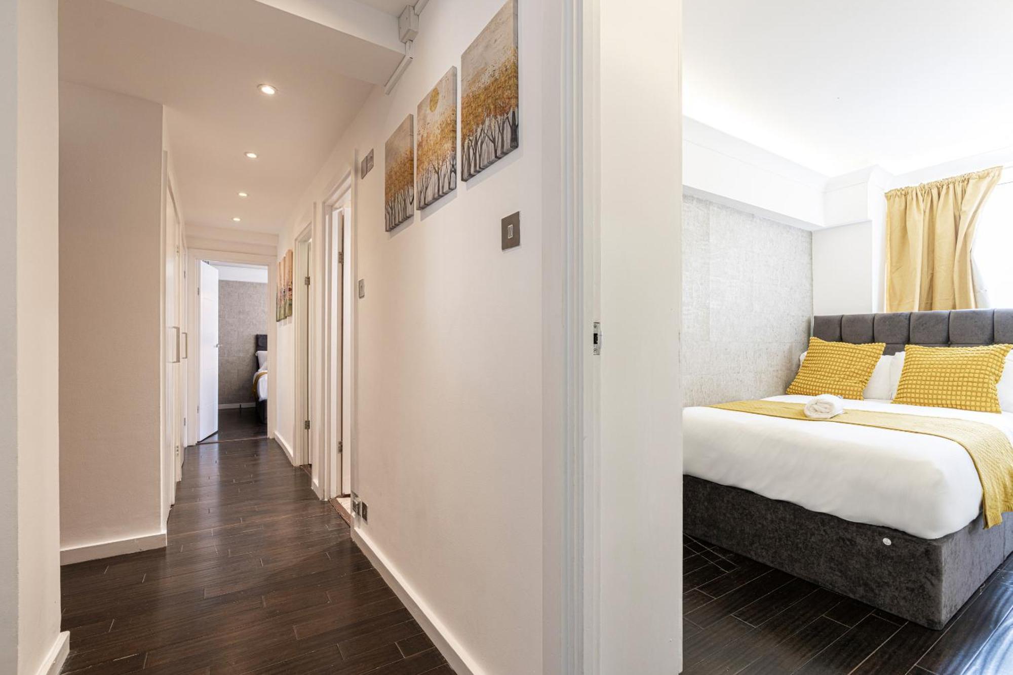 Elegant 3 Bedrooms Near Hyde Park & Oxford St * Лондон