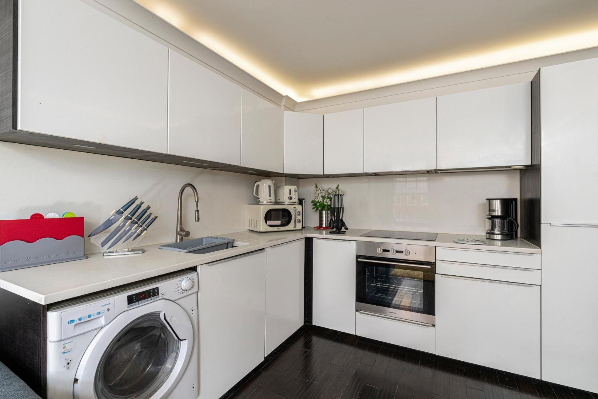 Апартаменты Elegant 3 Bedrooms Near Hyde Park & Oxford St Лондон
