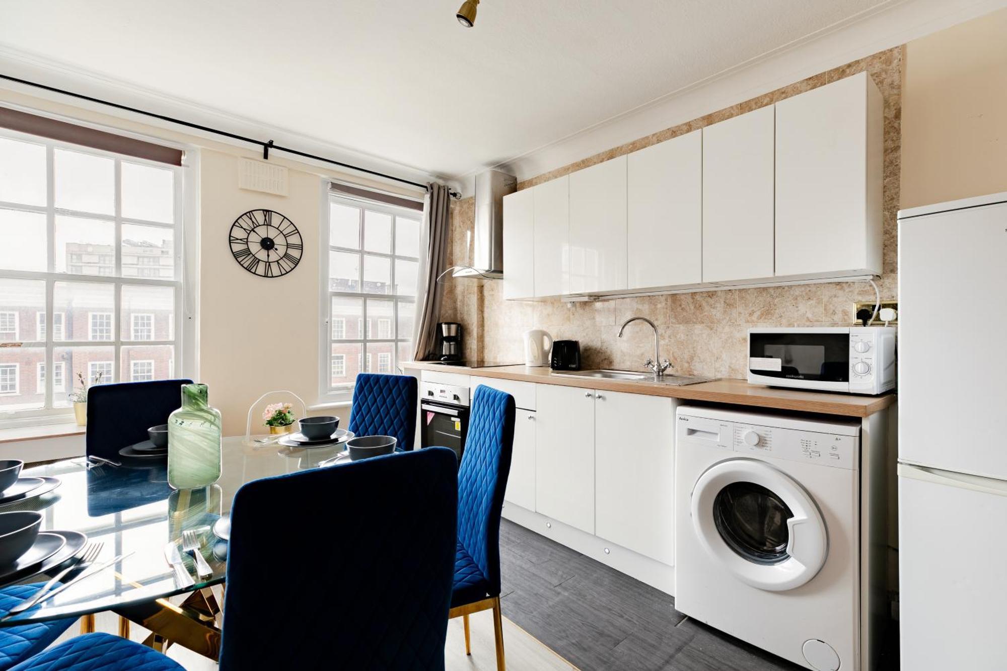 Апартаменты Elegant 3 Bedrooms Near Hyde Park & Oxford St Лондон