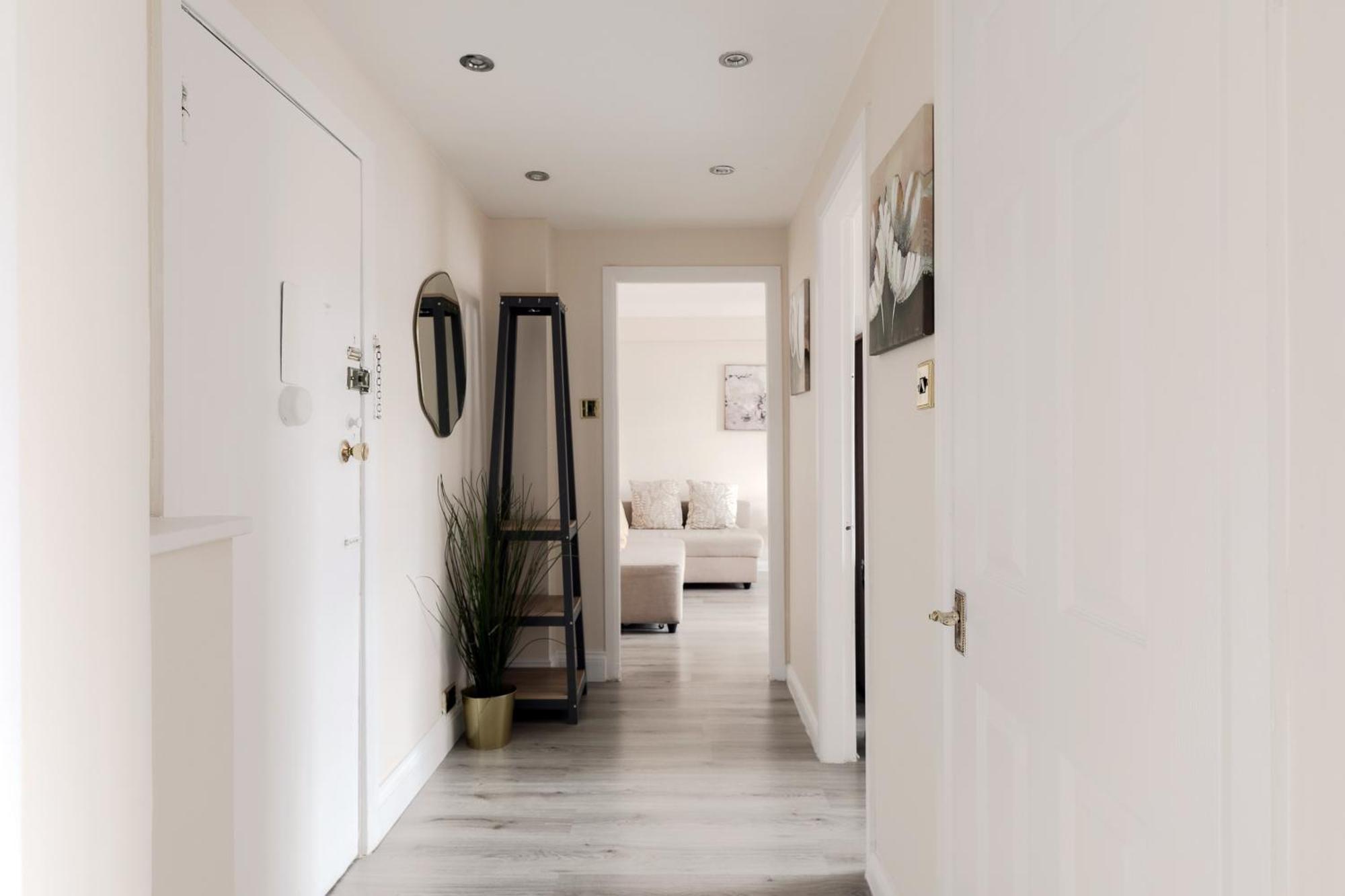 Elegant 3 Bedrooms Near Hyde Park & Oxford St * Лондон