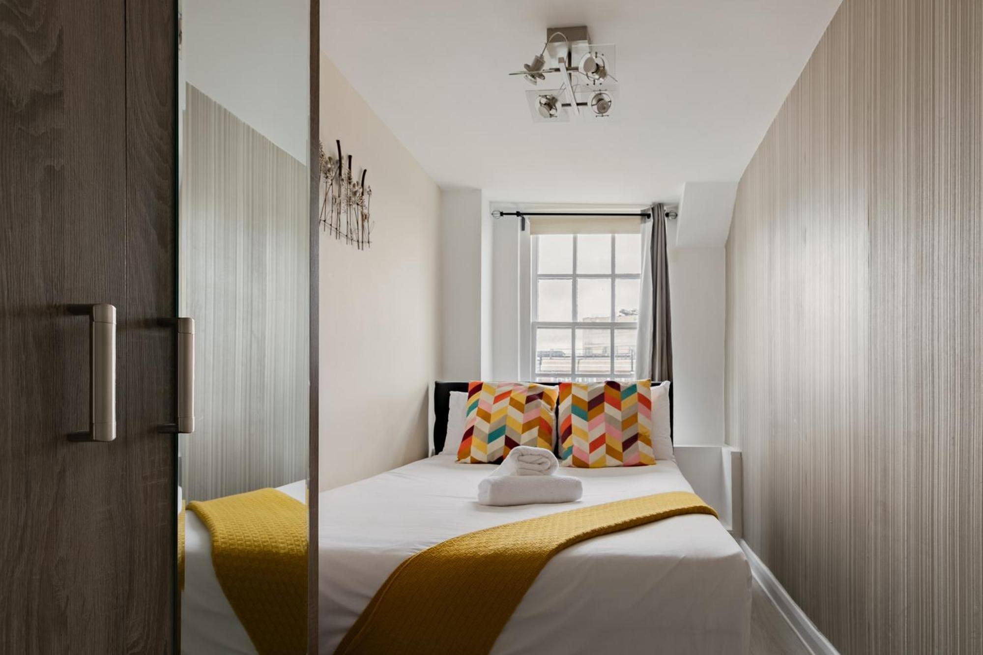 Апартаменты Elegant 3 Bedrooms Near Hyde Park & Oxford St
