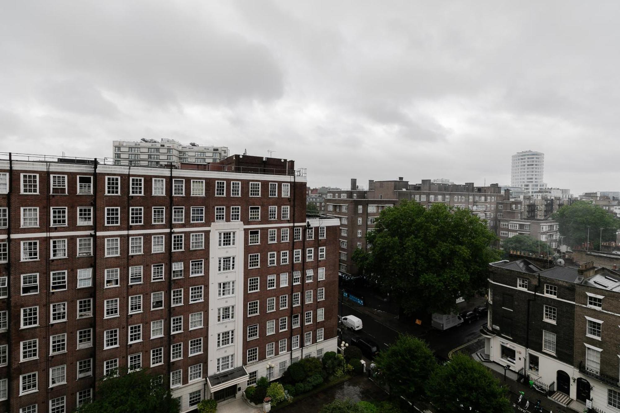 Апартаменты Elegant 3 Bedrooms Near Hyde Park & Oxford St